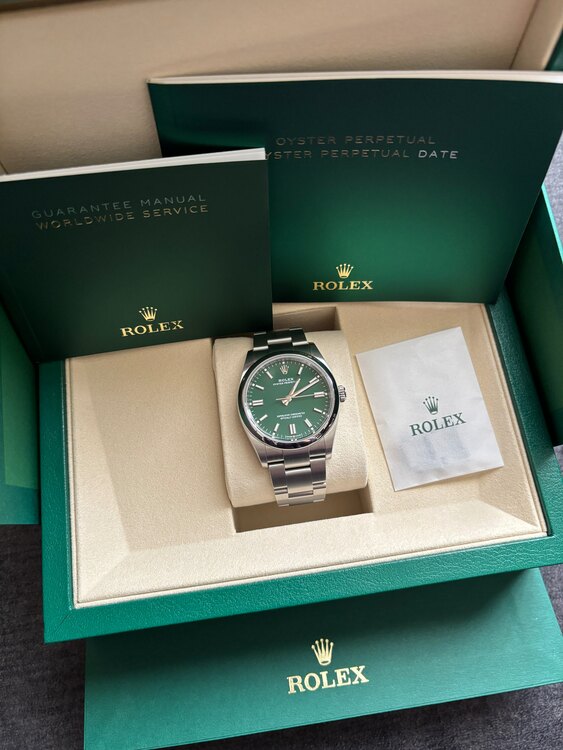 ロレックス パーペチュアル 12600（高級時計）の商品画像 - 査定依頼日：2025年4月8日 - 最高査定価格：1,220,000円