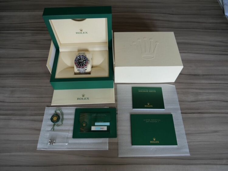 ロレックス GMTマスター 126710BLRO（高級時計）の商品画像 - 査定依頼日：2025年9月16日 - 最高査定価格：3,320,000円