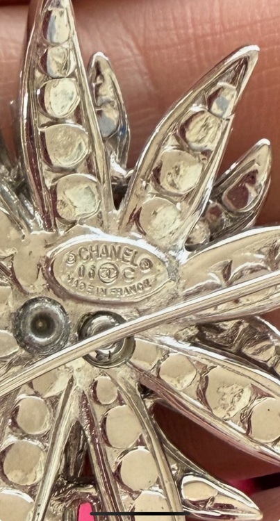 ブローチ（ブランド財布・小物）の商品画像 - 査定依頼日：2025年8月14日 - 最高査定価格：50,000円