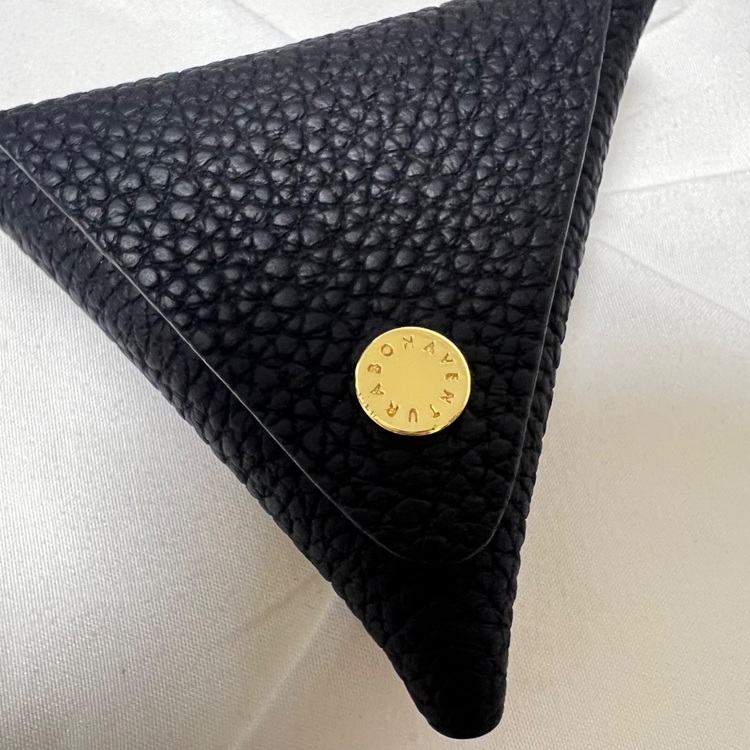 ボナベンチュラ トライアングルコインケース（ブランド財布・小物）の商品画像 - 査定依頼日：2025年8月1日 - 最高査定価格：3,000円