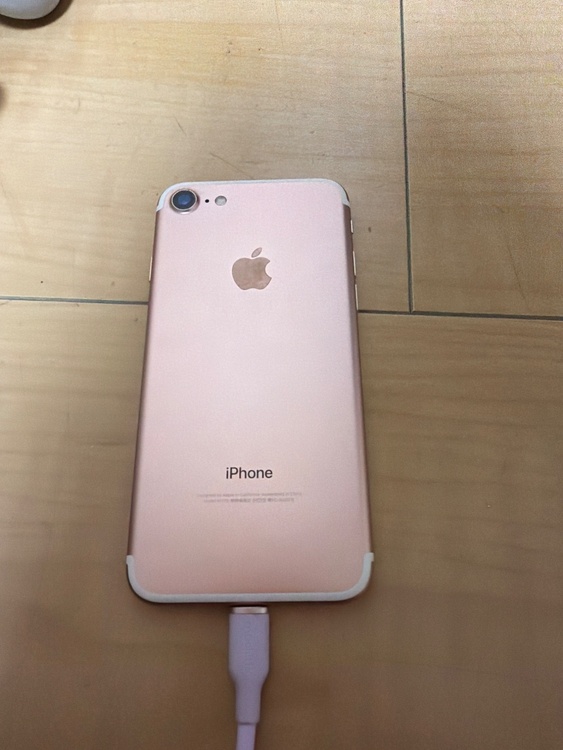 iPhone7 32GB au（スマホ）の商品画像 - 査定依頼日：2026年4月30日 - 最高査定価格：3,000円