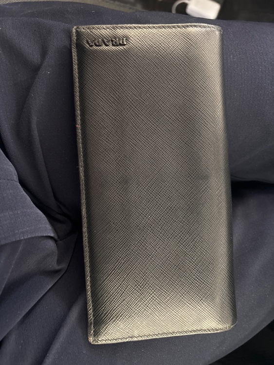 プラダ  （ブランドバッグ）の商品画像 - 査定依頼日：2025年11月12日 - 最高査定価格：35,000円