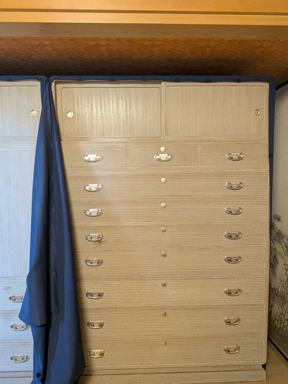 桐箪笥（家具・寝具）の商品画像 - 査定依頼日：2025年11月3日 - 最高査定価格：4,000円