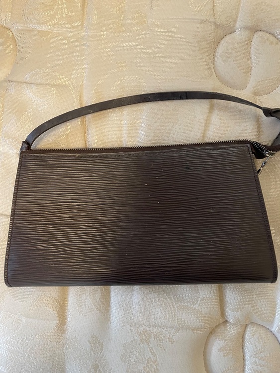 エピアクセサリーポーチ（ブランド財布・小物）の商品画像 - 査定依頼日：2025年11月16日 - 最高査定価格：17,000円