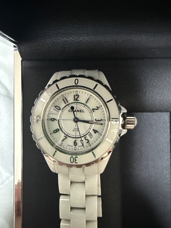 シャネル J12 （高級時計）の商品画像 - 査定依頼日：2025年9月17日 - 最高査定価格：280,000円