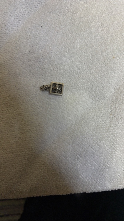 フレームドCHクロスチャーム（古着・ファッション）の商品画像 - 査定依頼日：2026年3月23日 - 最高査定価格：104,000円