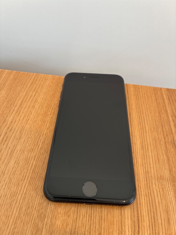 iPhone SE 第二世代（スマホ）の商品画像 - 査定依頼日：2026年9月24日 - 最高査定価格：9,000円