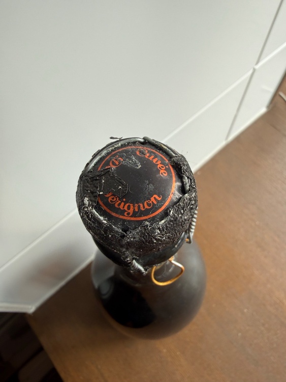 ドンペリニヨン750ml 1990年（お酒）の商品画像 - 査定依頼日：2025年12月22日 - 最高査定価格：16,000円