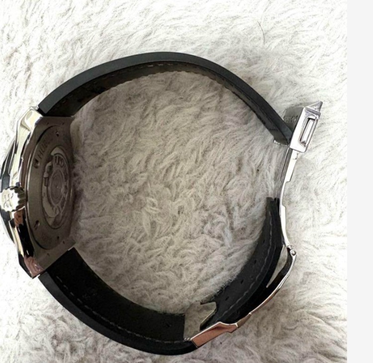 ウブロ HUBLOT クラシックフュージョン チタニウムレーシング 42mm（高級時計）の商品画像 - 査定依頼日：2025年8月16日 - 最高査定価格：600,000円