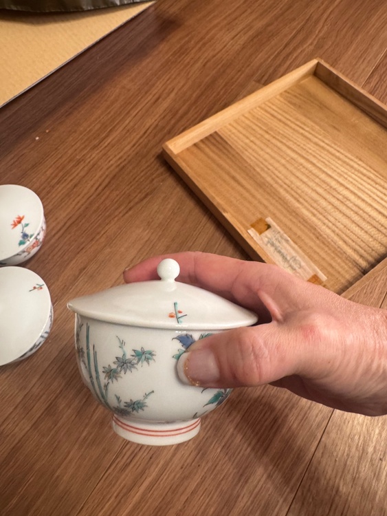 13代柿右衛門　湯呑み（美術品・骨董品）の商品画像 - 査定依頼日：2026年1月31日 - 最高査定価格：8,000円