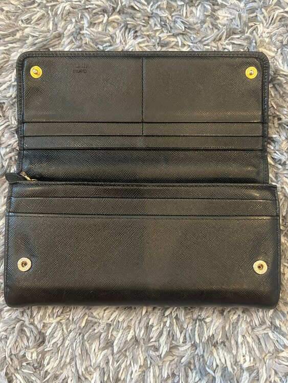 プラダ  （ブランドバッグ）の商品画像 - 査定依頼日：2025年3月19日 - 最高査定価格：3,000円