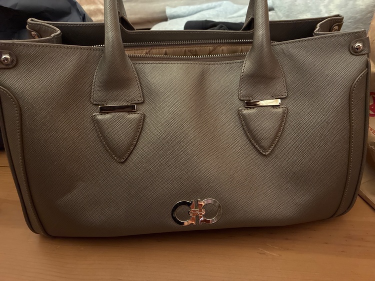 フェラガモ  （ブランドバッグ）の商品画像 - 査定依頼日：2026年1月10日 - 最高査定価格：12,000円