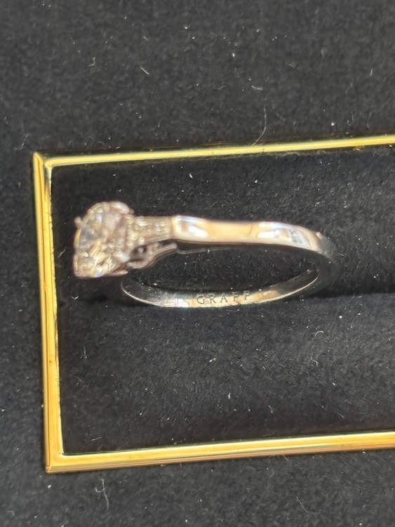 GRAFF プロミス ラウンド バゲットカットサイドストーン（宝石）の商品画像 - 査定依頼日：2025年9月25日 - 最高査定価格：250,000円