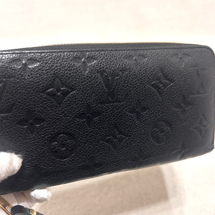 アンプラント　ジッピーウォレット　長財布　黒（ブランド財布・小物）の商品画像 - 査定依頼日：2026年2月1日 - 最高査定価格：30,000円