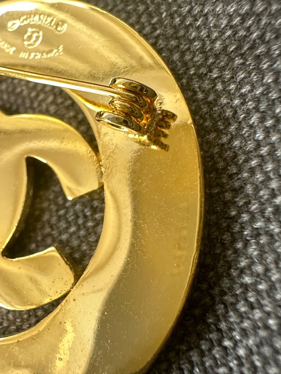 ブローチ（ブランド財布・小物）の商品画像 - 査定依頼日：2025年8月29日 - 最高査定価格：1,000円