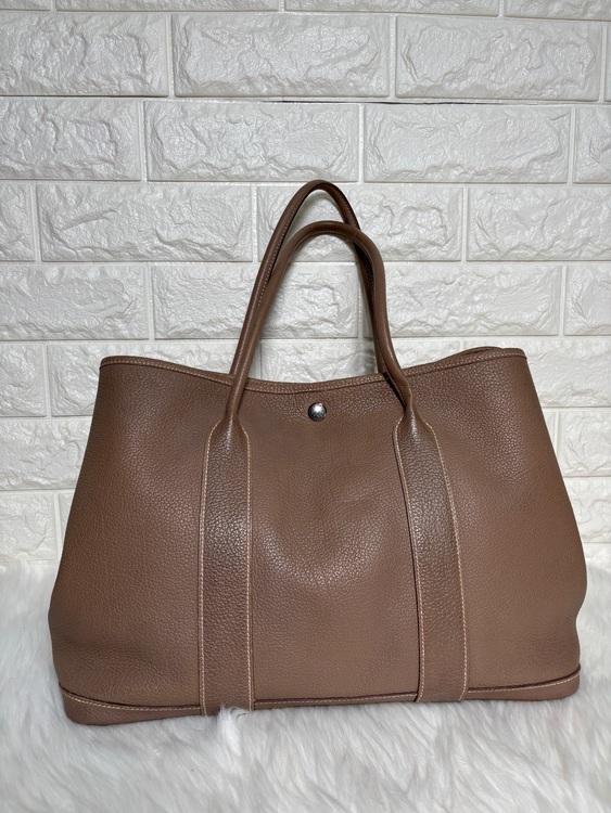 エルメス  ガーデンパーティ PM 刻印□O ネゴンダ レザー エトゥープ （ブランドバッグ）の商品画像 - 査定依頼日：2025年10月30日