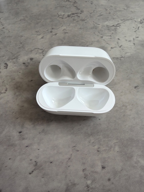 airpods4 MXP63（オーディオ・スピーカー）の商品画像 - 査定依頼日：2026年3月15日 - 最高査定価格：12,000円