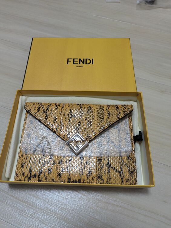 クラッチバッグ（ブランドバッグ）の商品画像 - 査定依頼日：2025年9月13日 - 最高査定価格：30,000円