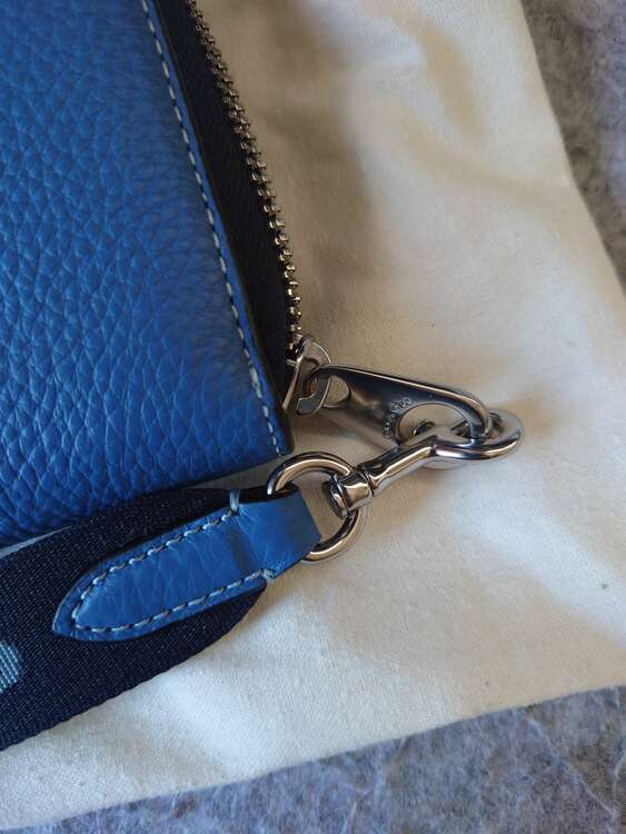 財布（ブランド財布・小物）の商品画像 - 査定依頼日：2025年3月19日 - 最高査定価格：5,000円