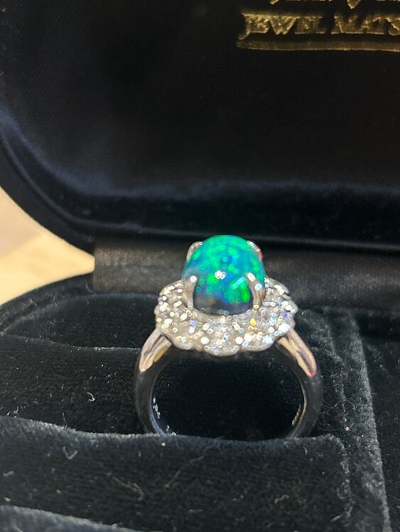 天然ブラックオパール（金・貴金属）の商品画像 - 査定依頼日：2025年3月31日 - 最高査定価格：800,000円