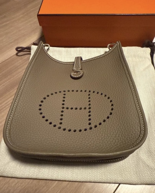 エヴリンTPM エトゥープ w刻印（ブランドバッグ）の商品画像 - 査定依頼日：2026年4月6日 - 最高査定価格：370,000円