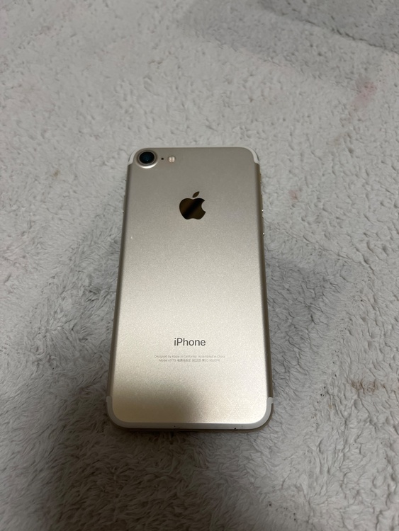 iPhone7（スマホ）の商品画像 - 査定依頼日：2026年5月4日 - 最高査定価格：3,000円
