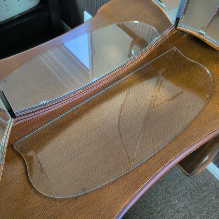 アンティーク風ドレッサー（家具・寝具）の商品画像 - 査定依頼日：2026年8月6日 - 最高査定価格：5,000円