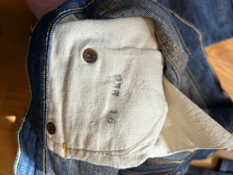 Levisのビンテージデニム（古着・ファッション）の商品画像 - 査定依頼日：2025年1月29日 - 最高査定価格：2,000円