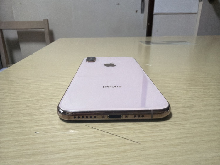 iPhone iPhoneXS 64GB SIMフリー（スマホ）の商品画像 - 査定依頼日：2026年5月21日 - 最高査定価格：100,000円