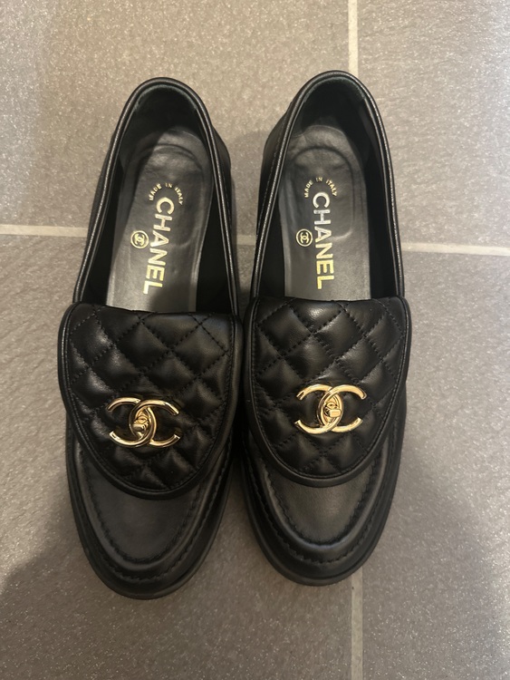 ローファー（古着・ファッション）の商品画像 - 査定依頼日：2025年10月9日 - 最高査定価格：55,000円