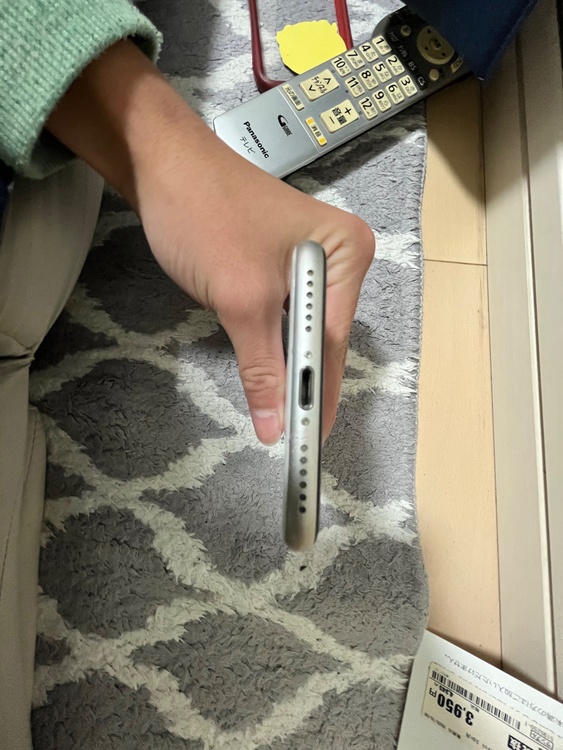 iPhone SE (第 2 世代) 128GB SIMフリー（スマホ）の商品画像 - 査定依頼日：2026年1月10日 - 最高査定価格：12,000円