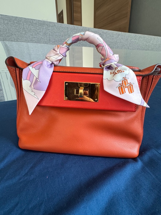 2424（ブランドバッグ）の商品画像 - 査定依頼日：2026年3月11日 - 最高査定価格：1,000,000円