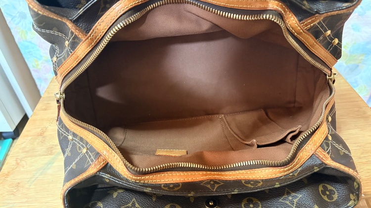 リヴェット（ブランドバッグ）の商品画像 - 査定依頼日：2026年3月5日 - 最高査定価格：100,000円