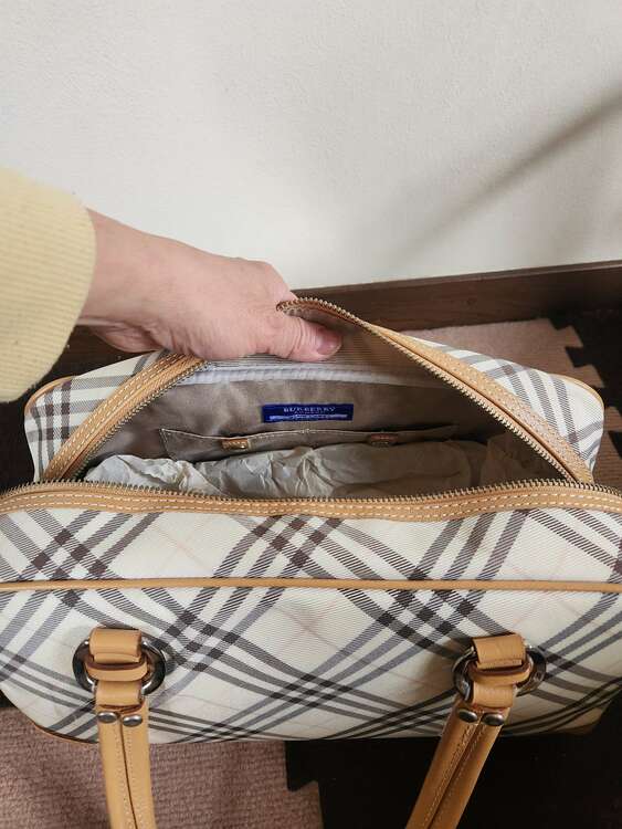 BLUEレーベル（ブランドバッグ）の商品画像 - 査定依頼日：2025年3月16日 - 最高査定価格：4,000円