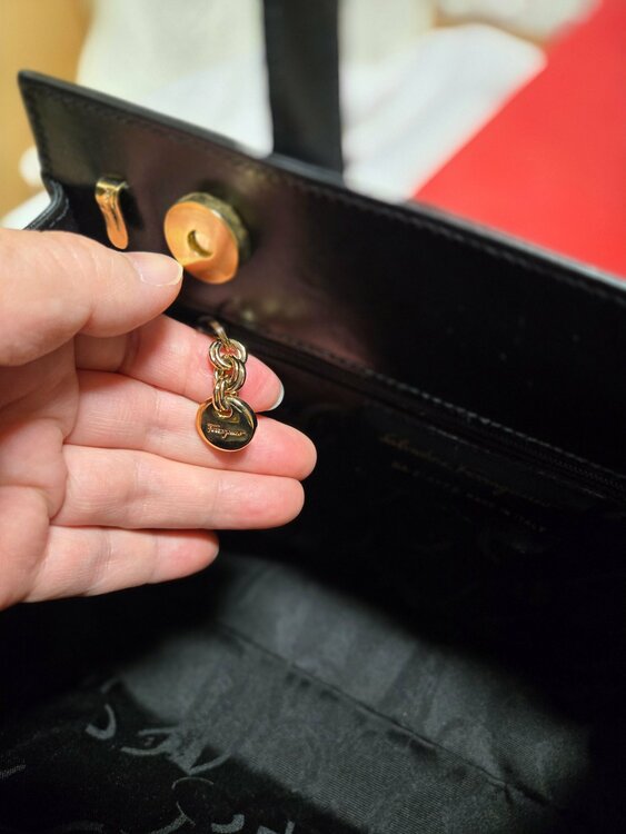 ヴァラ（Vara）リボン トップハンドル バッグと考えられます。（ブランドバッグ）の商品画像 - 査定依頼日：2026年2月24日 - 最高査定価格：20,000円