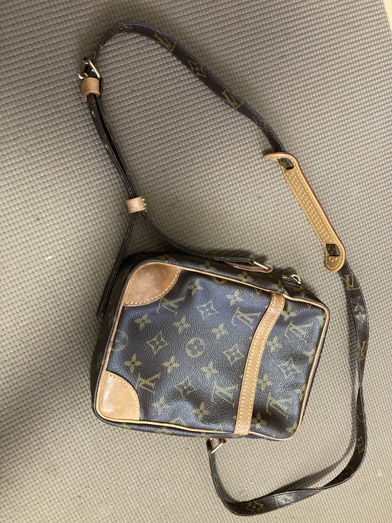 ダヌーヴ　M45266（ブランドバッグ）の商品画像 - 査定依頼日：2022年5月7日 - 最高査定価格：40,000円