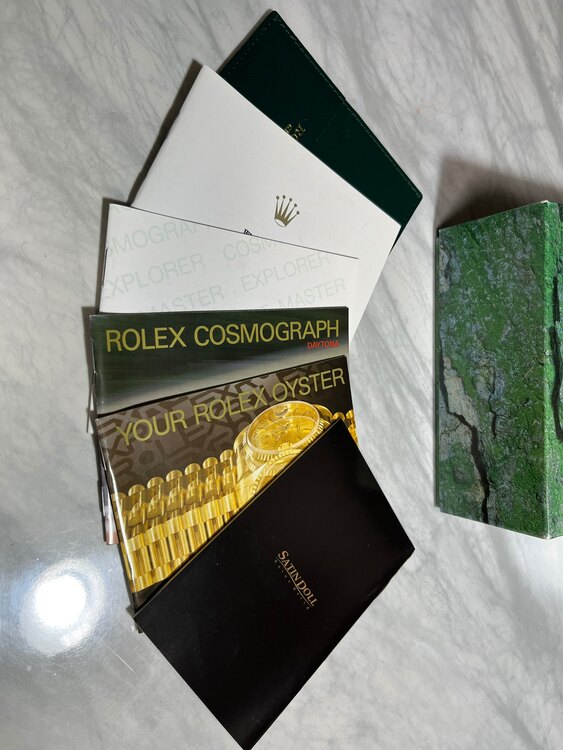 ロレックス デイトナ 1652（高級時計）の商品画像 - 査定依頼日：2025年2月3日 - 最高査定価格：3,250,000円