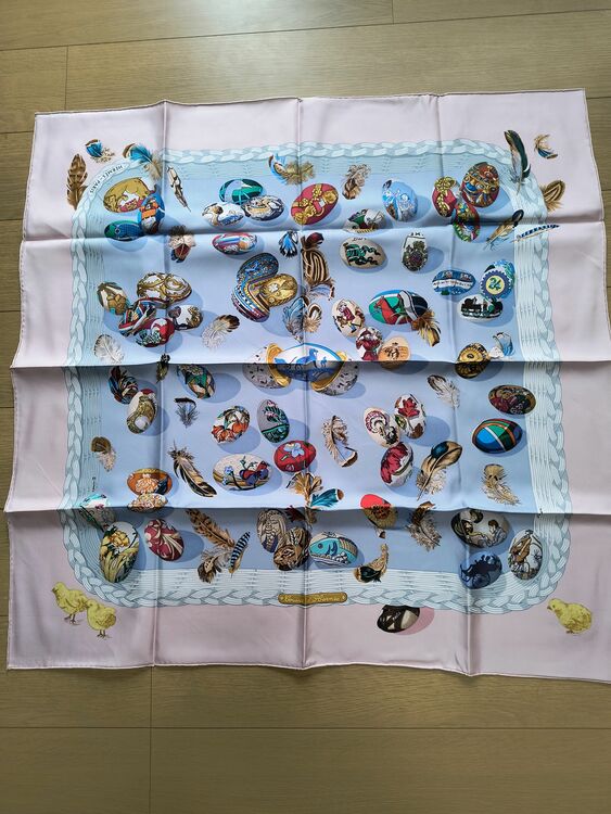 スカーフ（ブランド財布・小物）の商品画像 - 査定依頼日：2025年9月12日 - 最高査定価格：12,000円