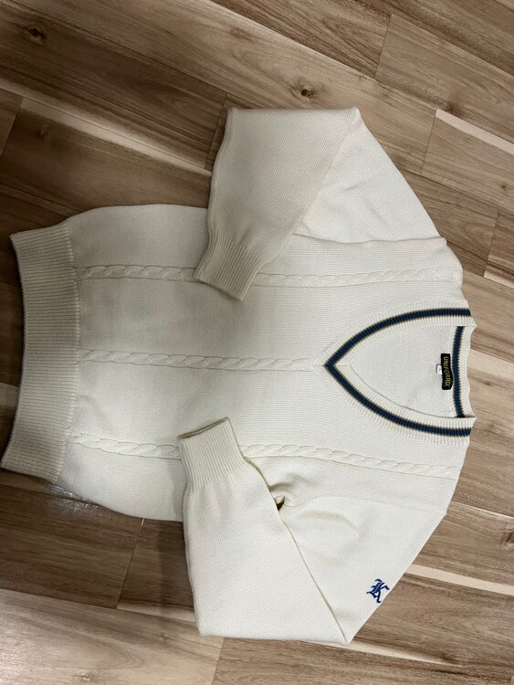 大阪薫英女学院中学校制服（古着・ファッション）の商品画像 - 査定依頼日：2024年11月11日 - 最高査定価格：1,000円