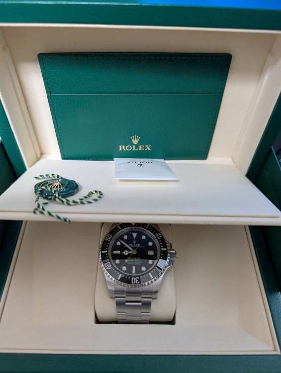 ロレックス シードゥエラー 136660-98220A（高級時計）の商品画像 - 査定依頼日：2025年4月22日 - 最高査定価格：2,200,000円