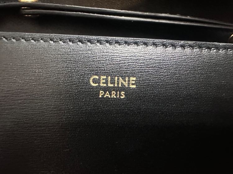 セリーヌ  （ブランドバッグ）の商品画像 - 査定依頼日：2025年8月12日 - 最高査定価格：220,000円