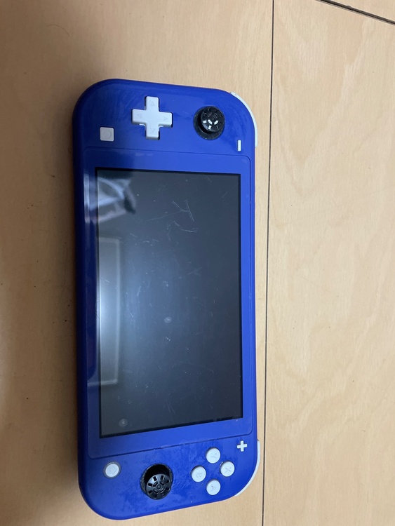 SwitchLight（ゲーム機本体・ゲームソフト）の商品画像 - 査定依頼日：2026年1月15日 - 最高査定価格：2,000円