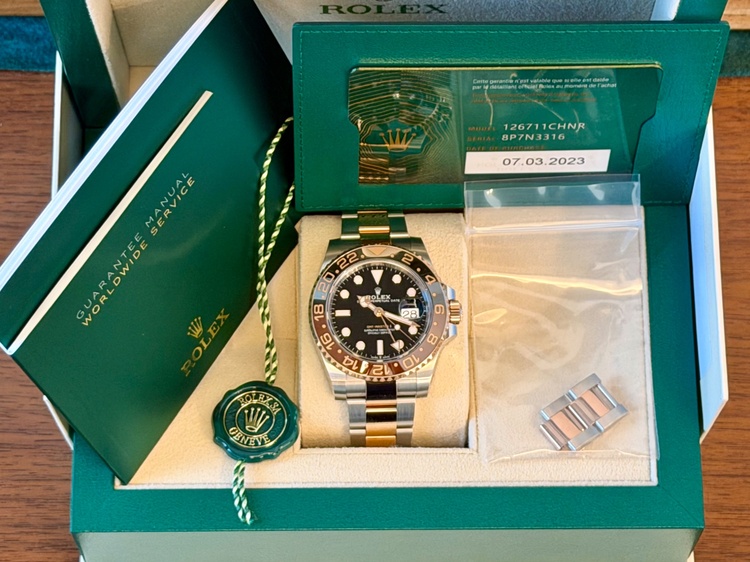 ロレックス GMTマスター 126711（高級時計）の商品画像 - 査定依頼日：2026年1月14日 - 最高査定価格：3,050,000円