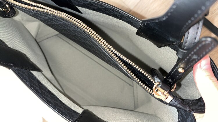 アルマーニ（ブランドバッグ）の商品画像 - 査定依頼日：2025年3月7日 - 最高査定価格：5,000円