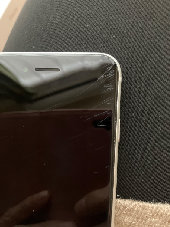 iPhone SE (第 2 世代) 128GB docomo（スマホ）の商品画像 - 査定依頼日：2026年1月20日 - 最高査定価格：12,000円