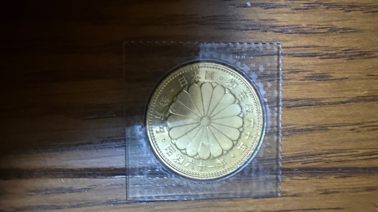 天皇陛下御在位60年記念 10万円金貨（金・貴金属）の商品画像 - 査定依頼日：2026年10月12日 - 最高査定価格：420,000円