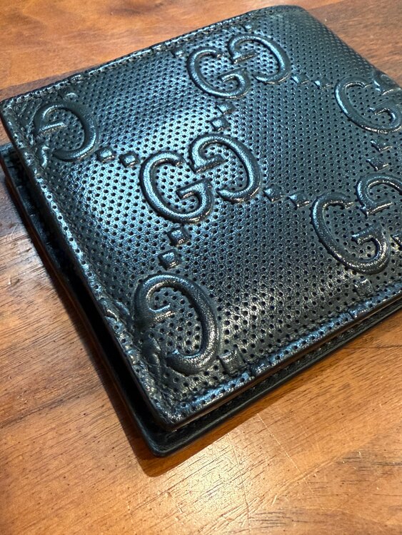 メンズ二つ折り財布（ブランド財布・小物）の商品画像 - 査定依頼日：2025年2月3日 - 最高査定価格：10,000円