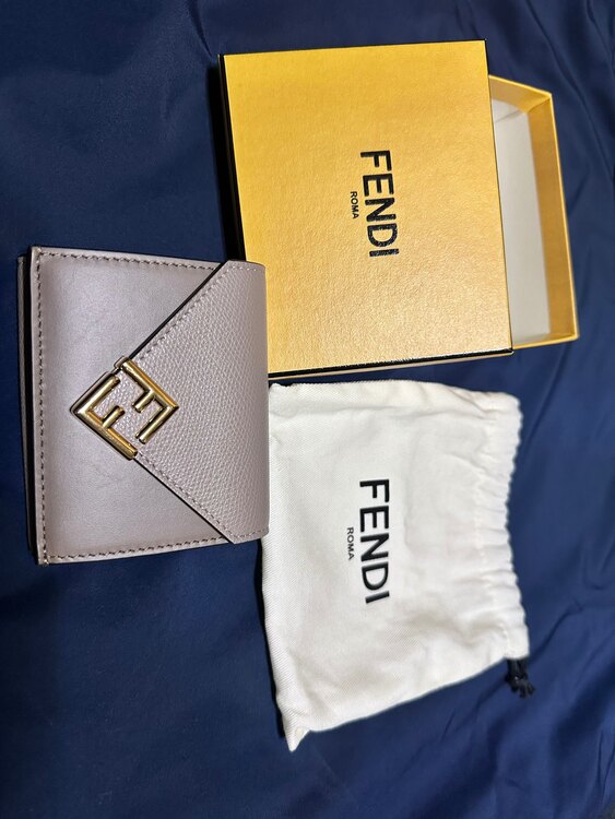 フェンディ  （ブランドバッグ）の商品画像 - 査定依頼日：2025年2月1日 - 最高査定価格：15,000円