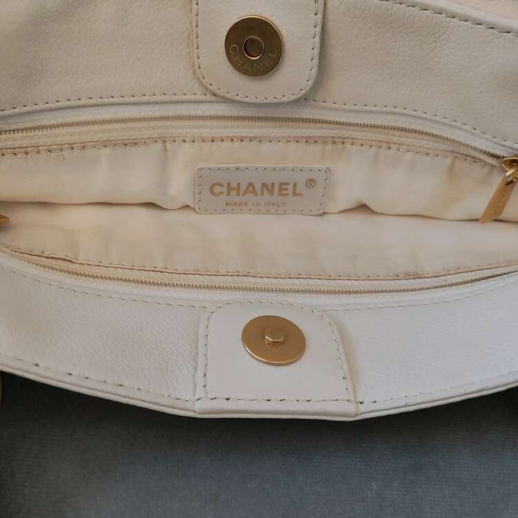 ココマーク　トートバッグ　白（ブランドバッグ）の商品画像 - 査定依頼日：2025年2月9日 - 最高査定価格：100,000円