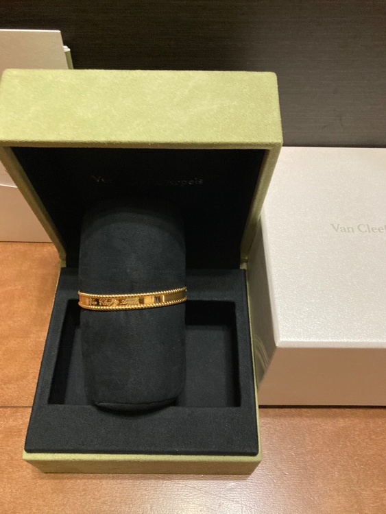 ヴァンクリーフアンドアーペル（金・貴金属）の商品画像 - 査定依頼日：2025年10月13日 - 最高査定価格：700,000円